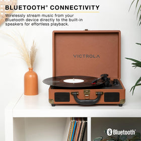 Victrola Journey II RCA and headphone outputs enable external speakers or private listening.