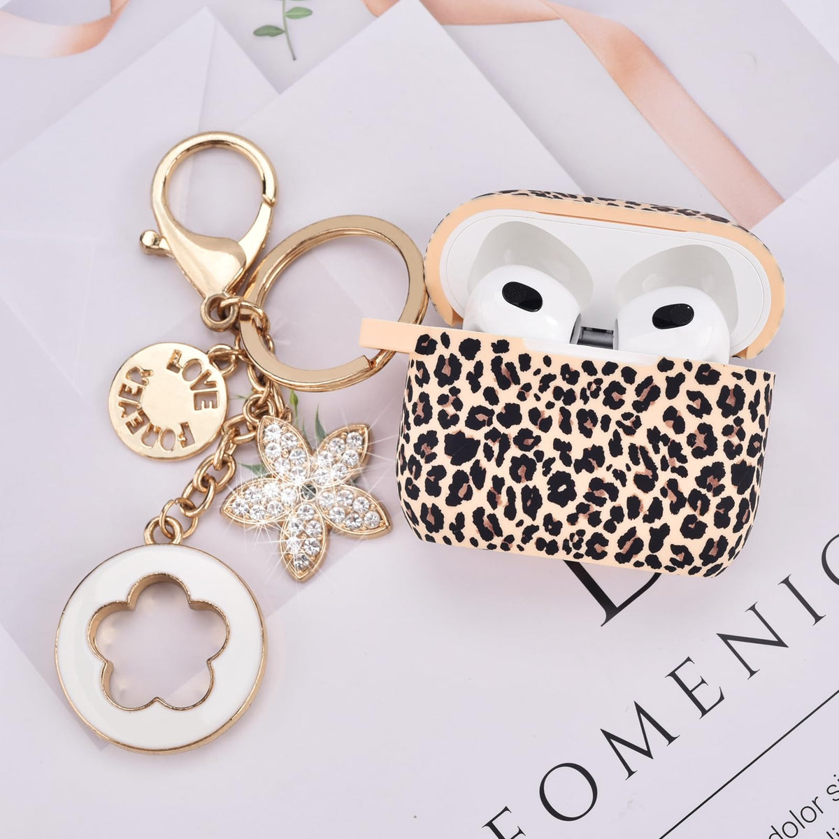 VISOOM AirPods 3 case features detachable rose-gold keychain for travel.