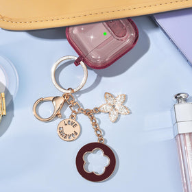 VISOOM AirPods 4 glitter case with five-leaf clover keychain.