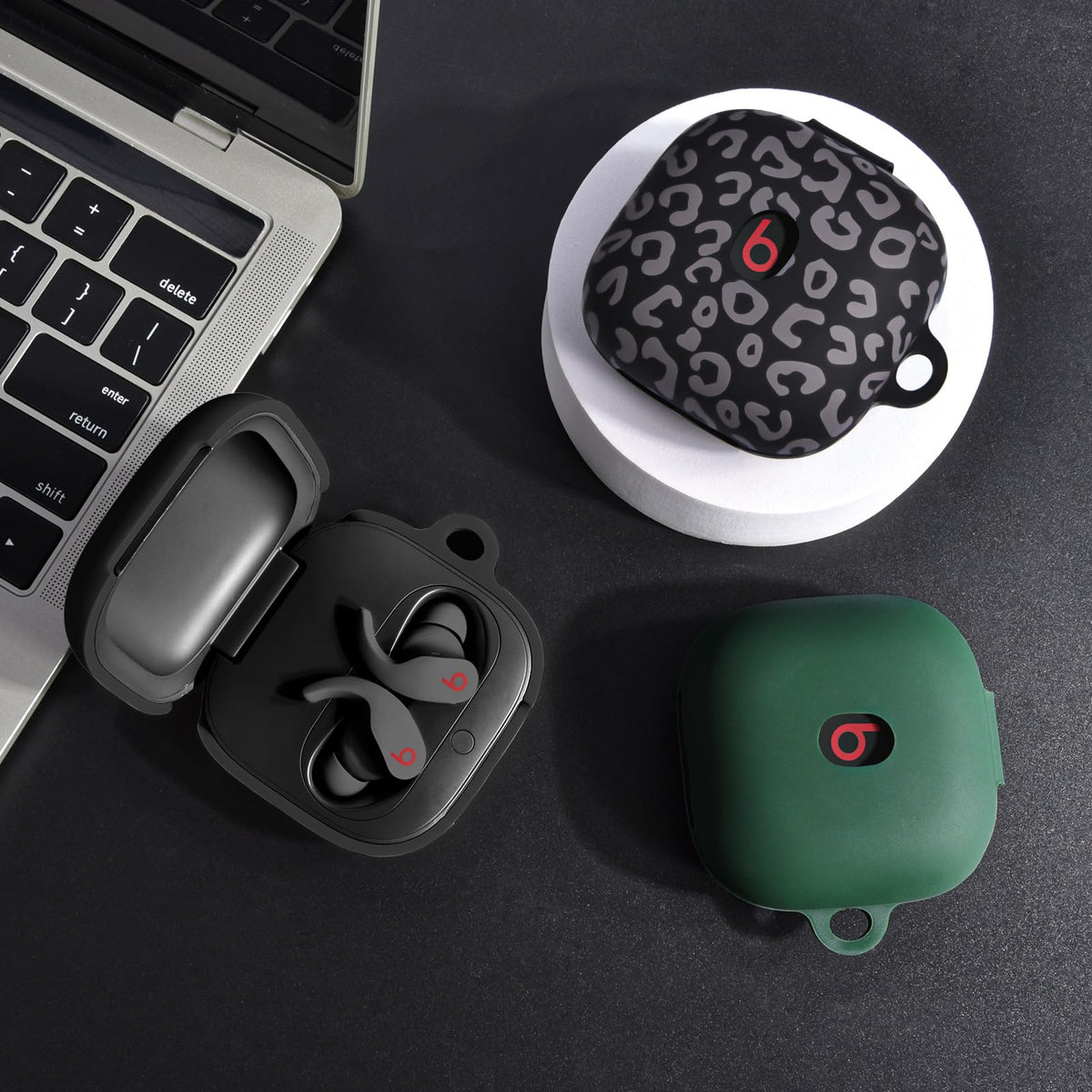 Visoom Beats Fit Pro kit includes steel ring and carabiner for versatile attachment.