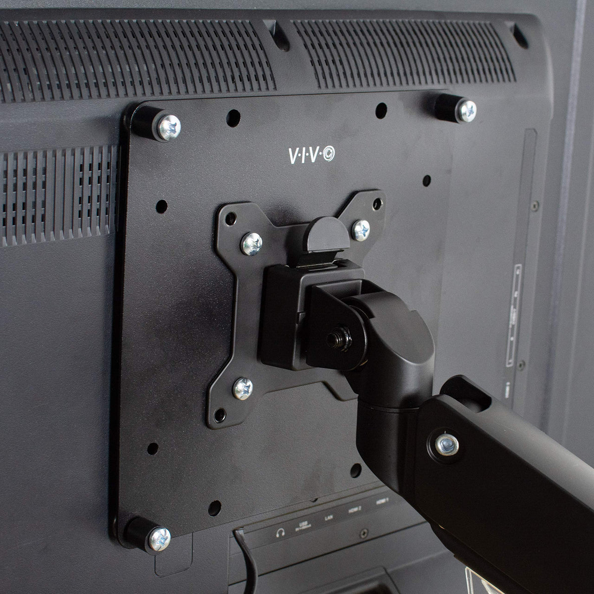 Supports stable portrait or landscape orientations for versatile setups.