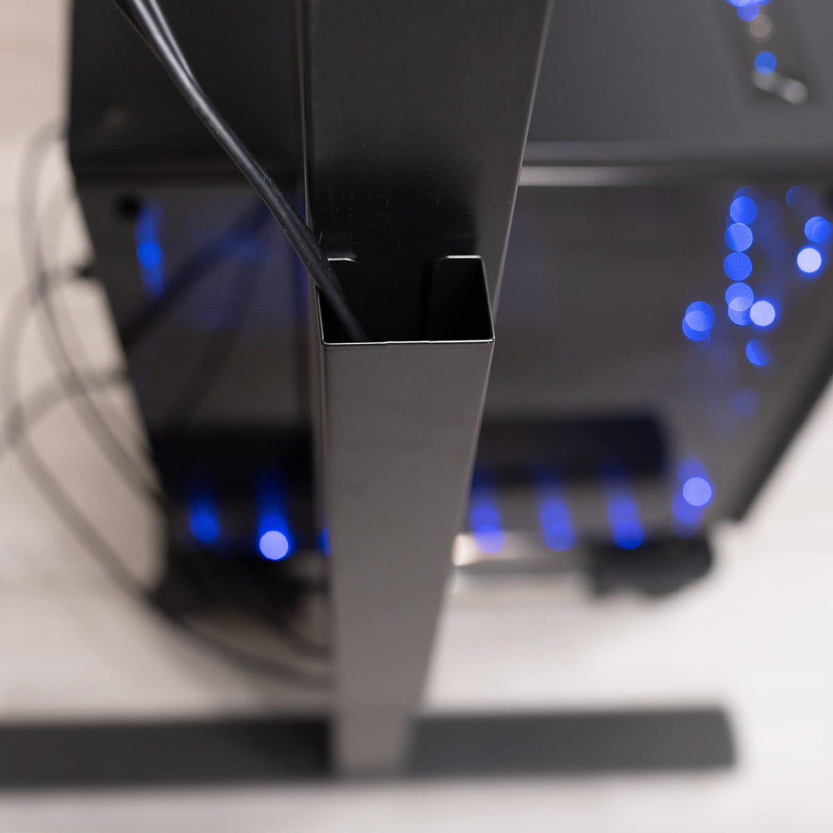 VIVO DESK-AC01-1MB easy setup with magnetic strips for fast installation.
