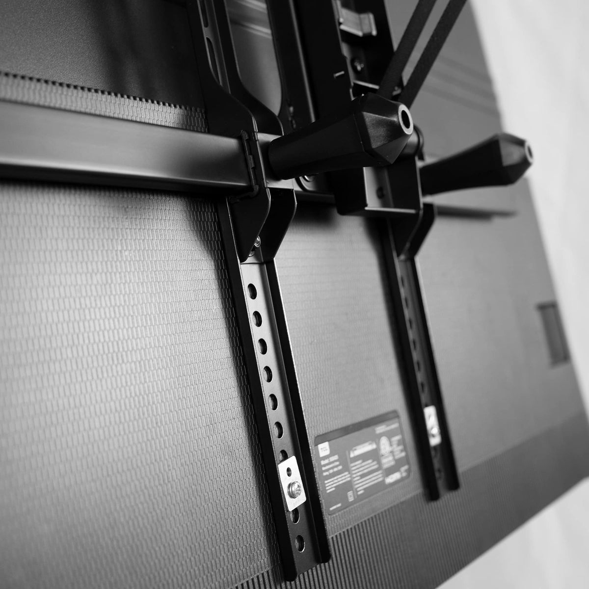 Low VESA pattern TV compatibility demonstrated with VIVO extender
