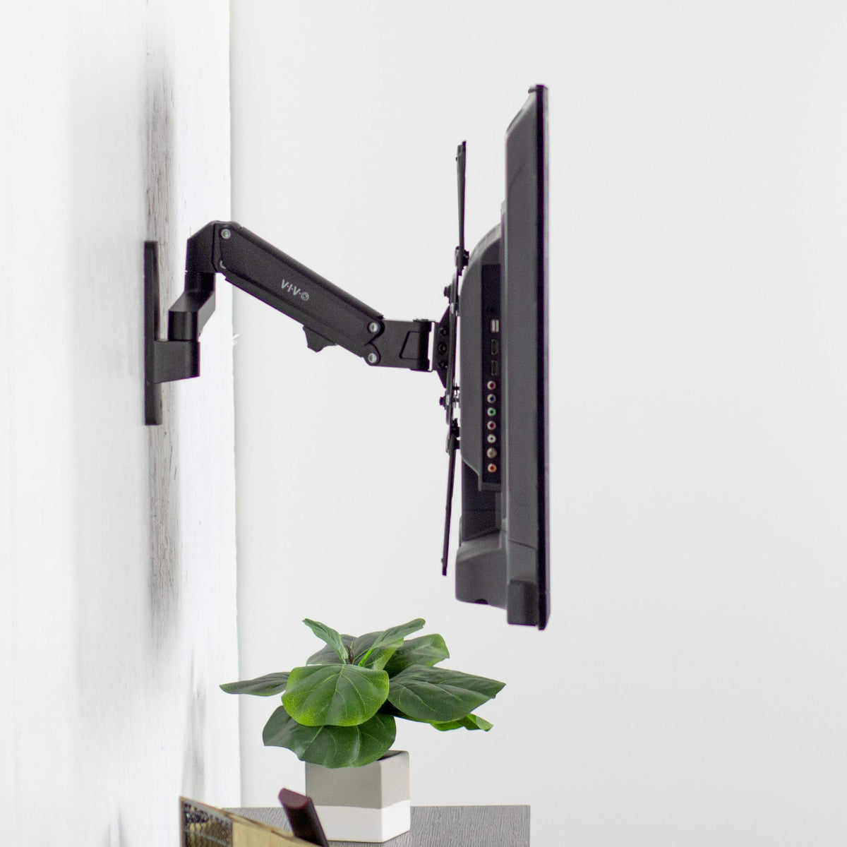 Clear installation guide helps you mount a compatible screen confidently