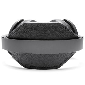 Voarmaks adjustable fit with extra holes for a personalized comfortable grip