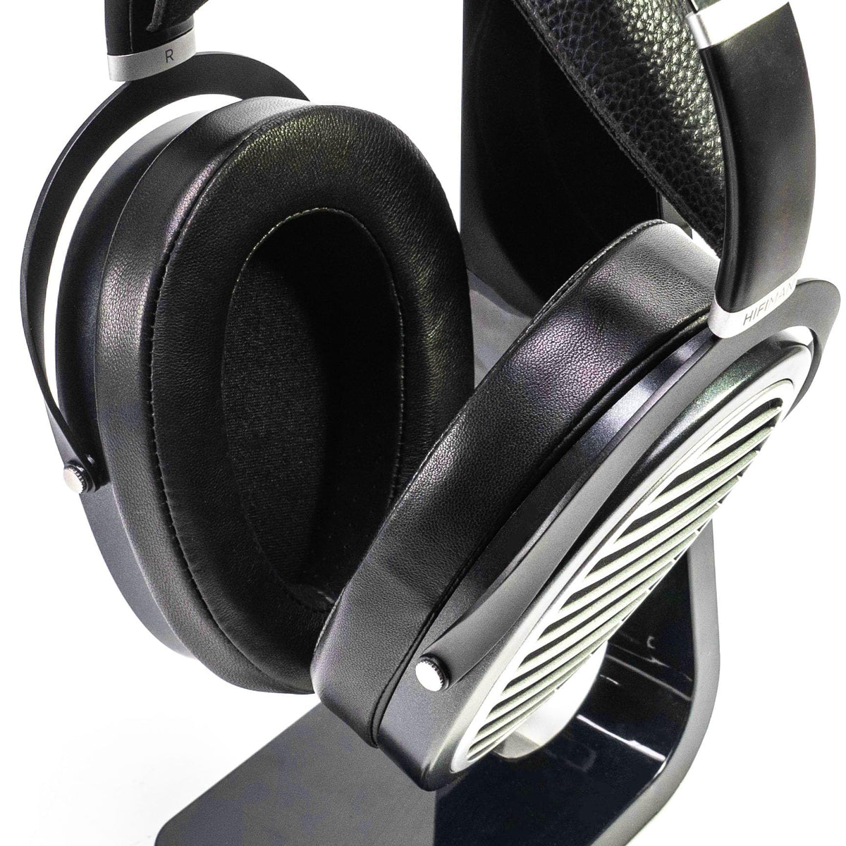 Voarmaks beveled contour side view illustrating ergonomic shape for long-session comfort