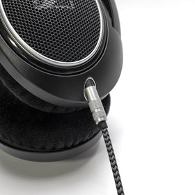 Voarmaks HD560S cable length of 2m offers comfortable room to move