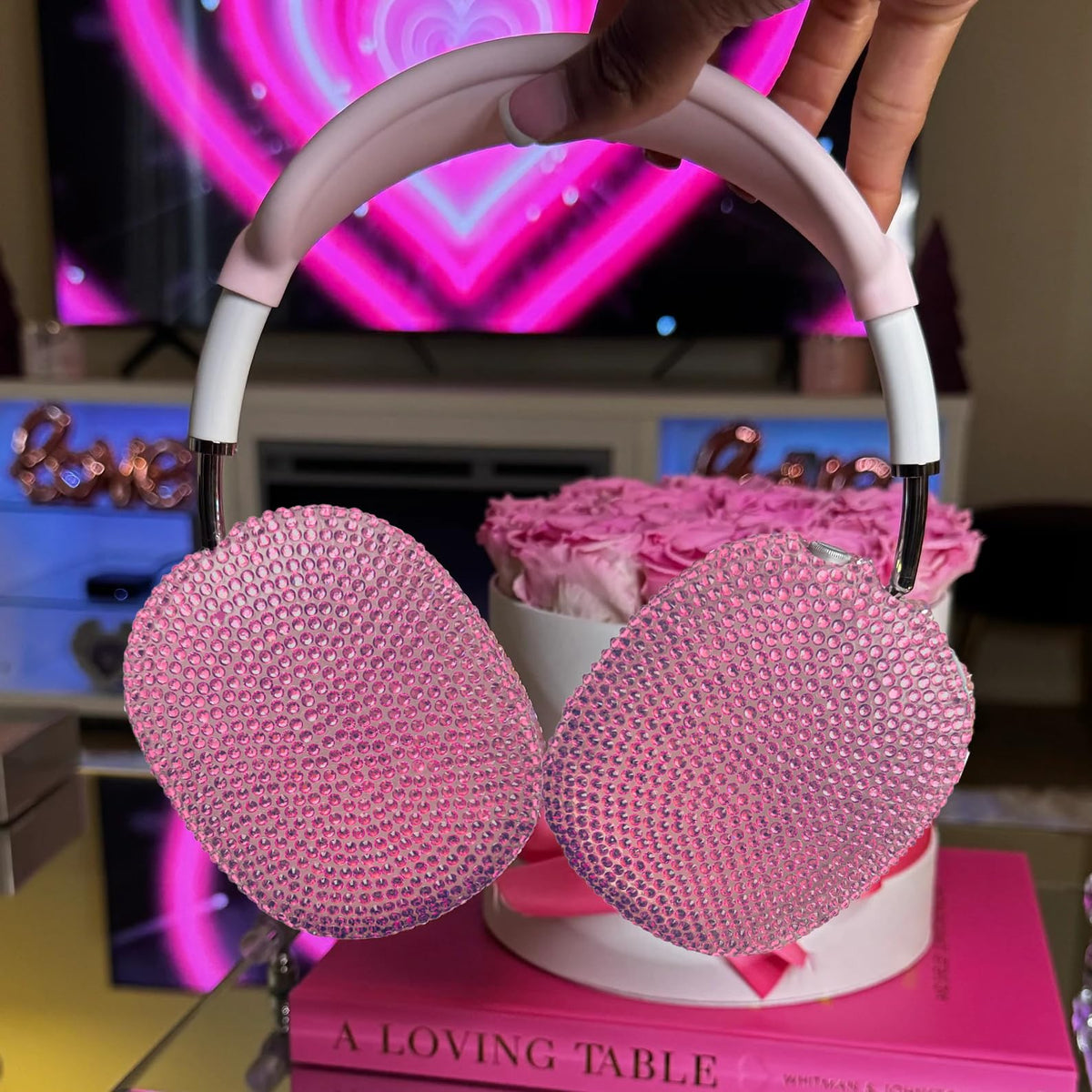 Soft TPU material cushions AirPods Max and guards against bumps.