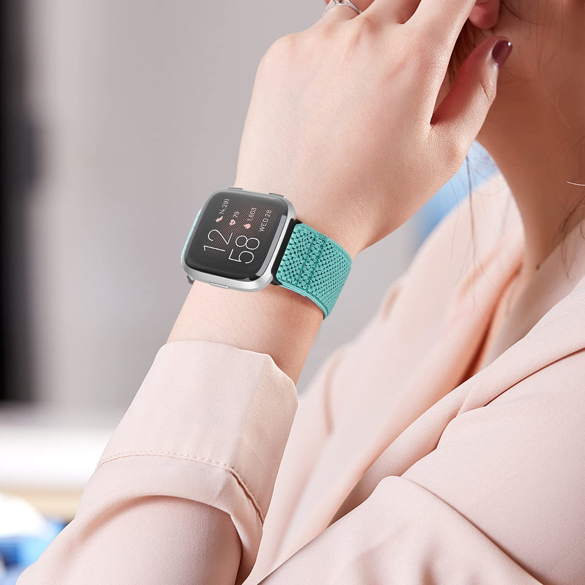 Demonstration of easy install and removal on a Versa watch with Vodtian band.
