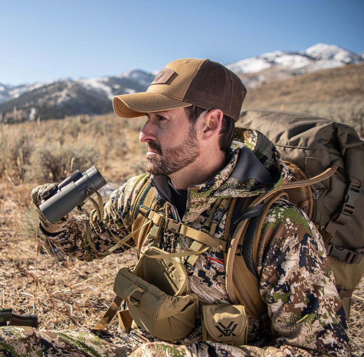 Vortex Razor HD 8x42 binoculars lightweight magnesium chassis with true open hinge for comfortable handling.