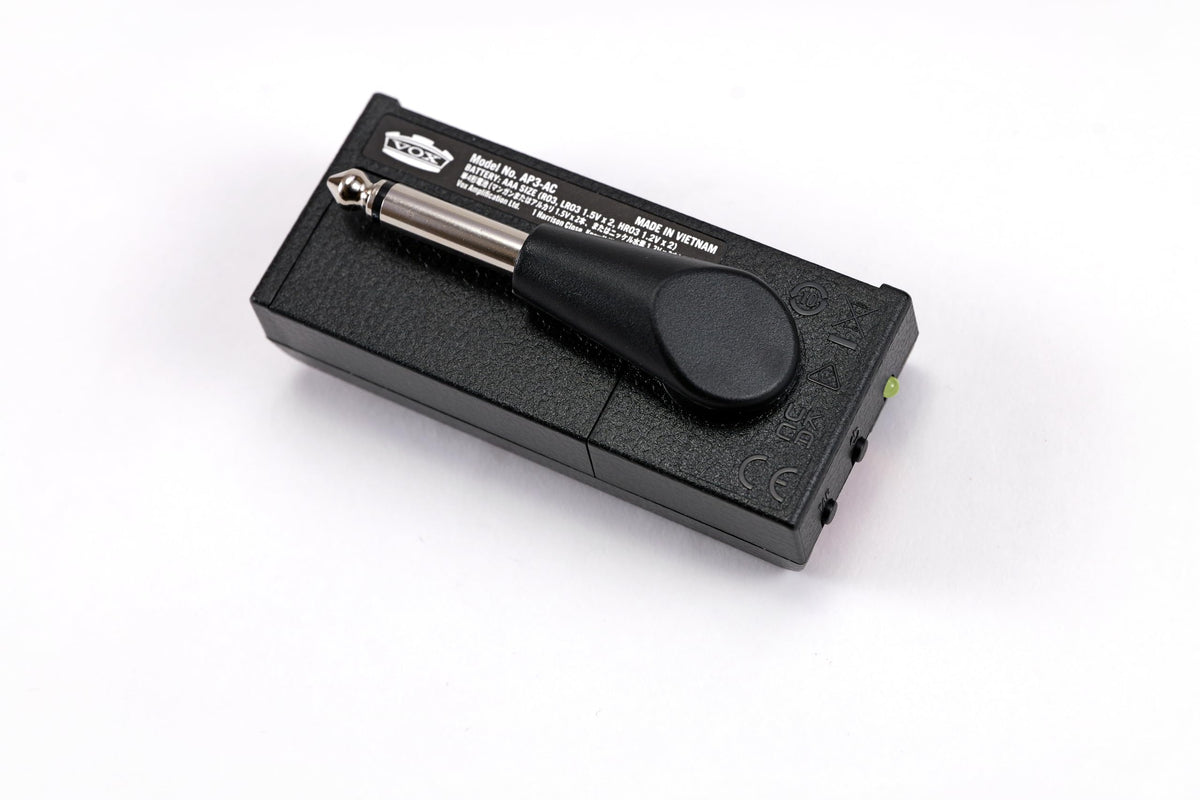 VOX amPlug 3 US Silver aux-in lets you jam with tracks.