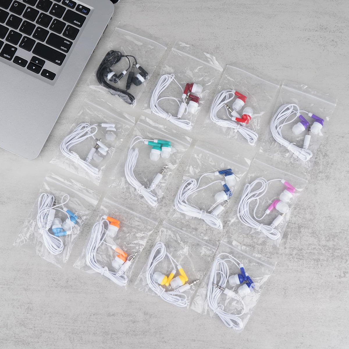 Waneni multi-color design helps identify users in group tasks.