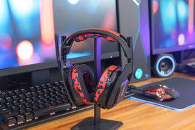 WC BandZ A50 headband top view in red camo highlighting even pressure relief