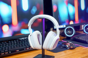 WC FreeZe A30 ear pads dual-layer gel detail illustrating heat-dissipation design.