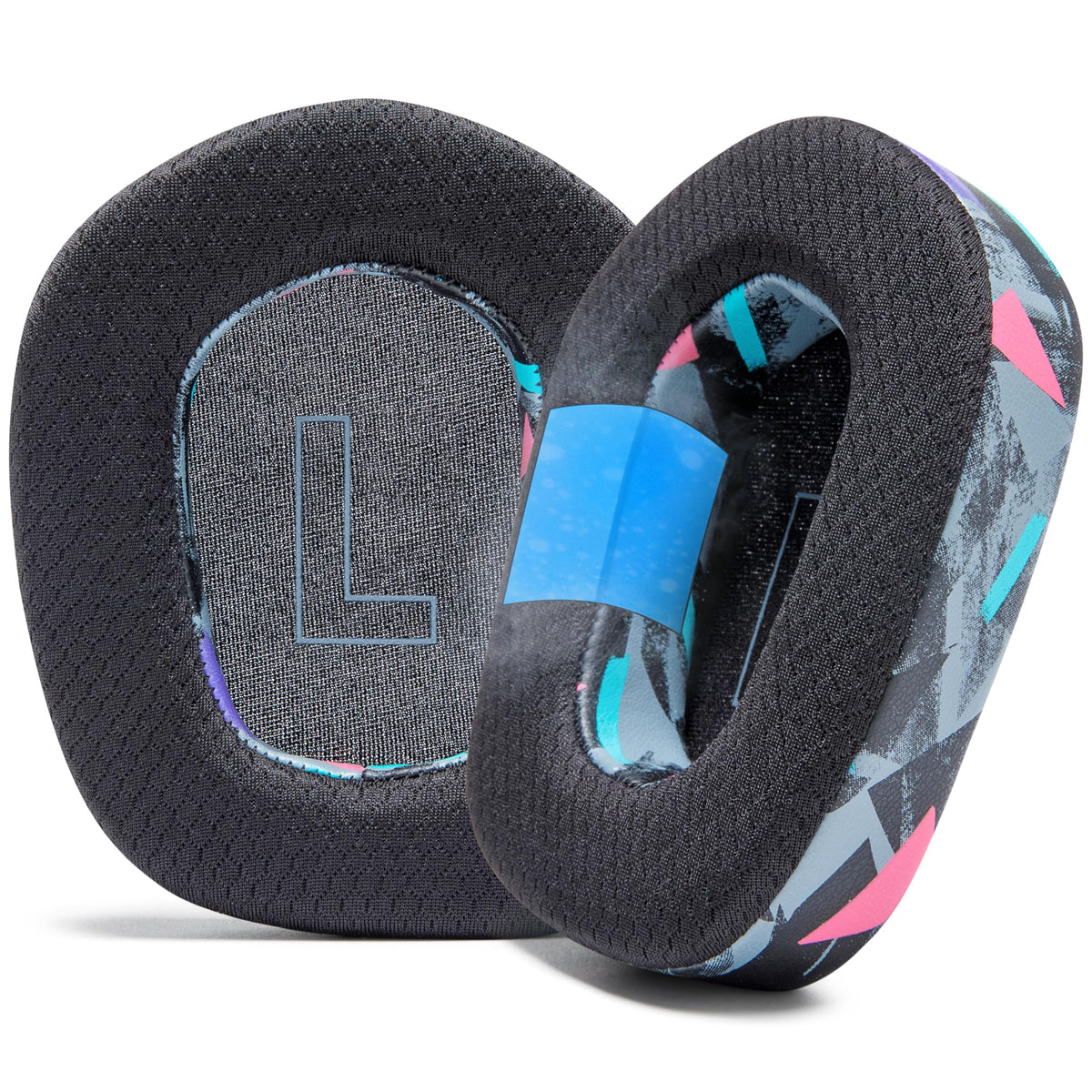 WC FreeZe G733 cooling gel earpads show cooling surface for long play sessions