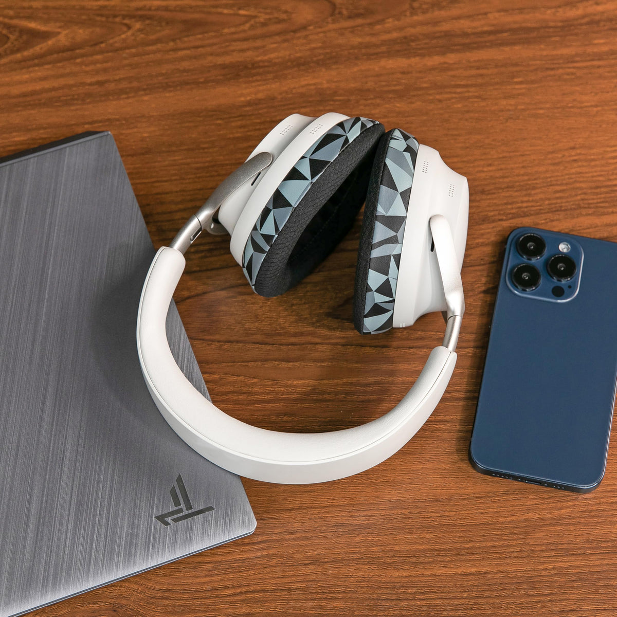 WC FreeZe side profile highlighting extra-thick cushion for comfort
