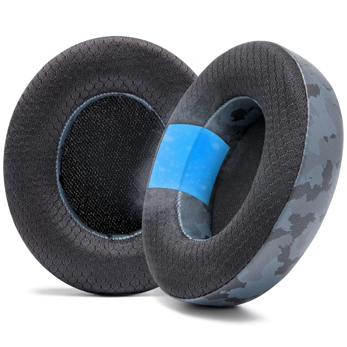 WC Freeze Studio ear pad outer seam close-up, durable stitching for long-lasting wear.
