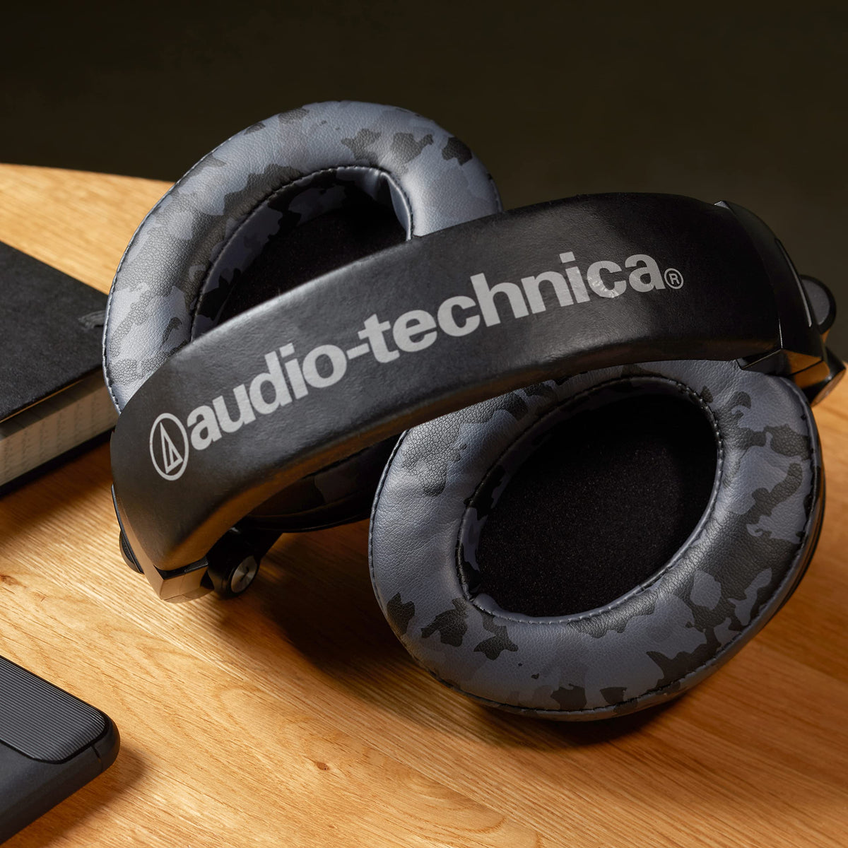 WC PadZ side profile displaying extra thickness for reduced ear pressure