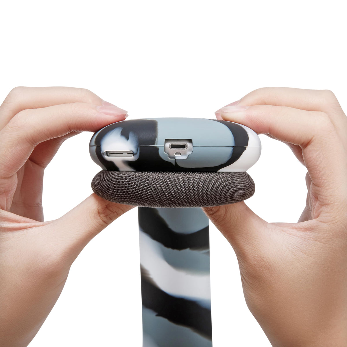 WC ShellZ Max marble travel-ready cover protects on the go