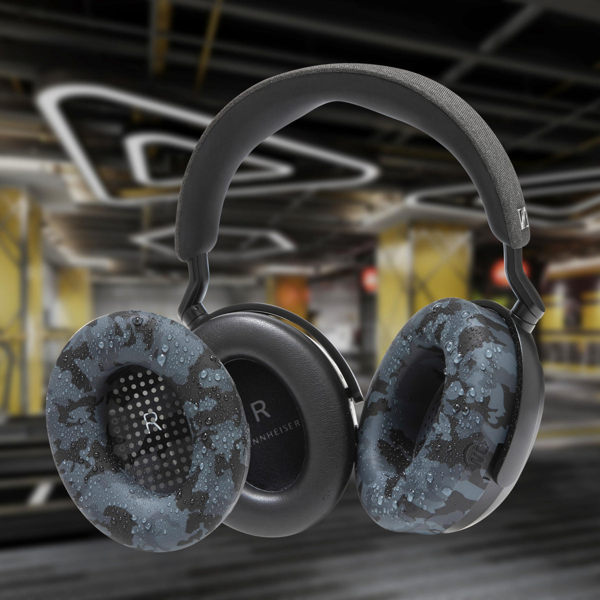 WC SweatZ Momentum 4 silicone durability supports rugged workouts and moisture resistance