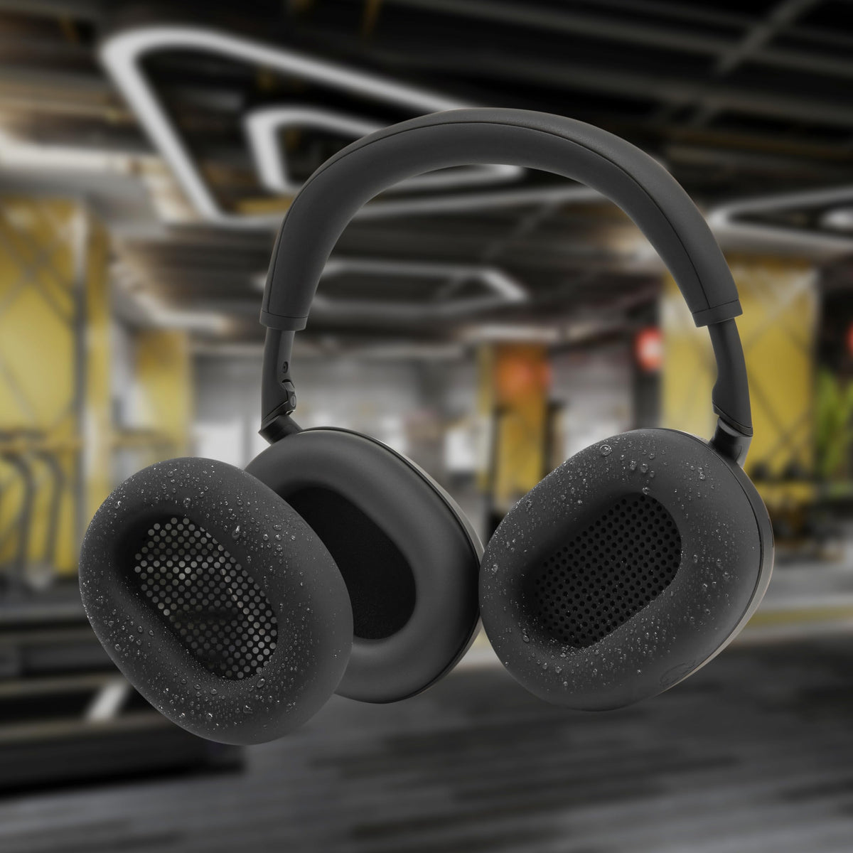 Durable elastic edge of WC SweatZ XM6 ensures lasting fit.