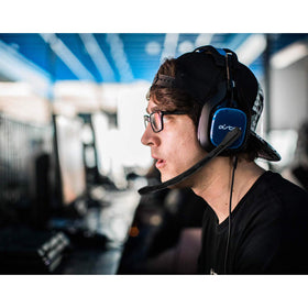 Weishan A40 Mic windfoam closeup illustrating wind noise reduction during gaming.