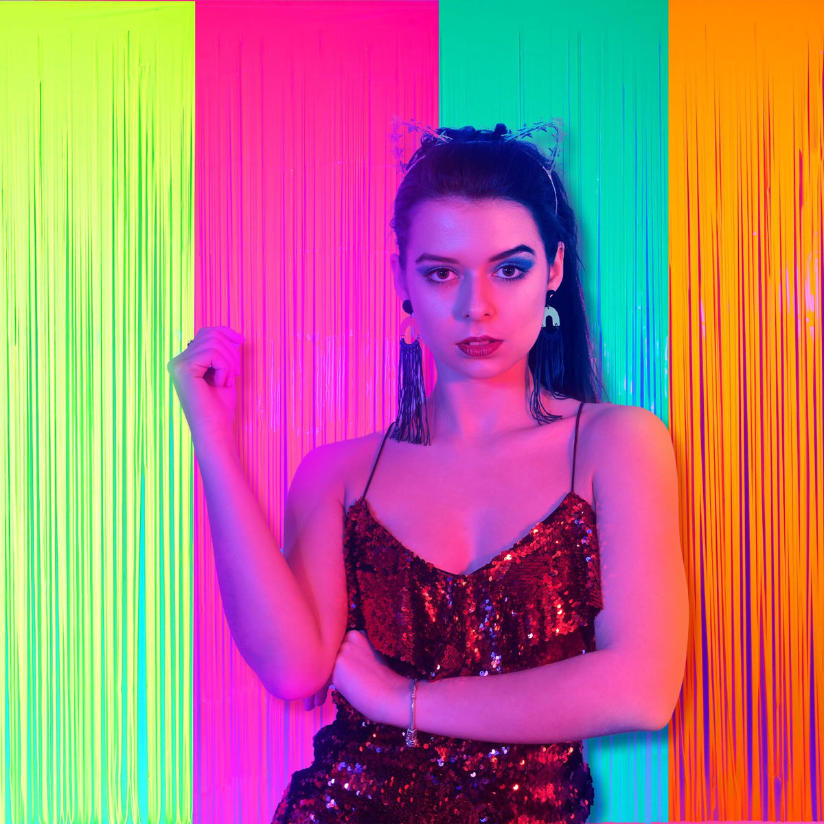 Weysat neon foil fringe orange backdrop for festive ambiance