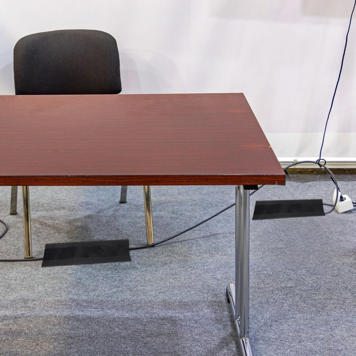 Willbond office carpet protector suits dense short-pile carpets.