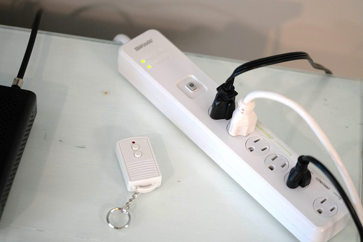 Woods Southwire five-foot cord and grounded plug showing placement flexibility