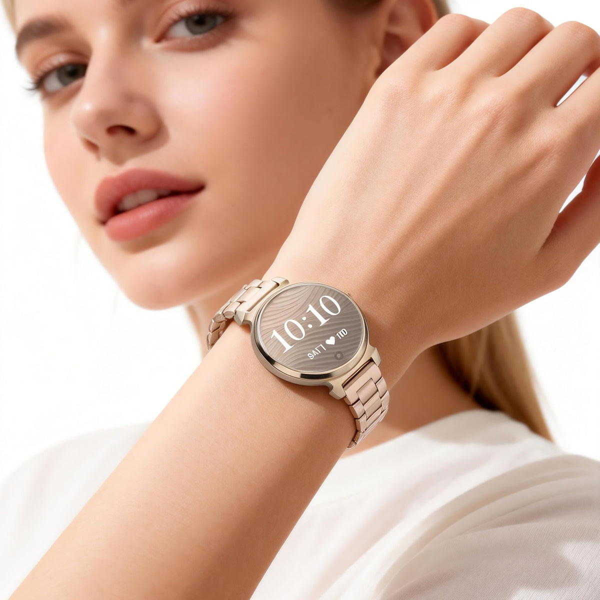 WUWOCJ close-up of metal links showing smooth edges and comfortable fit