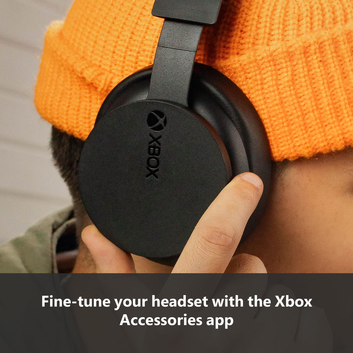 Xbox 2024 wireless headset rechargeable battery indicator, long play potential.