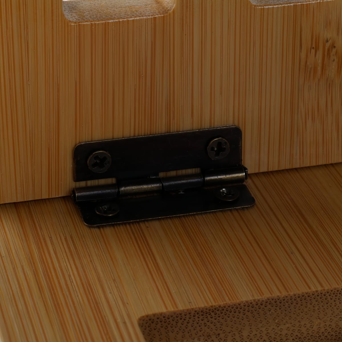 XIKEMADI MacBook-compatible stand supports multiple devices.