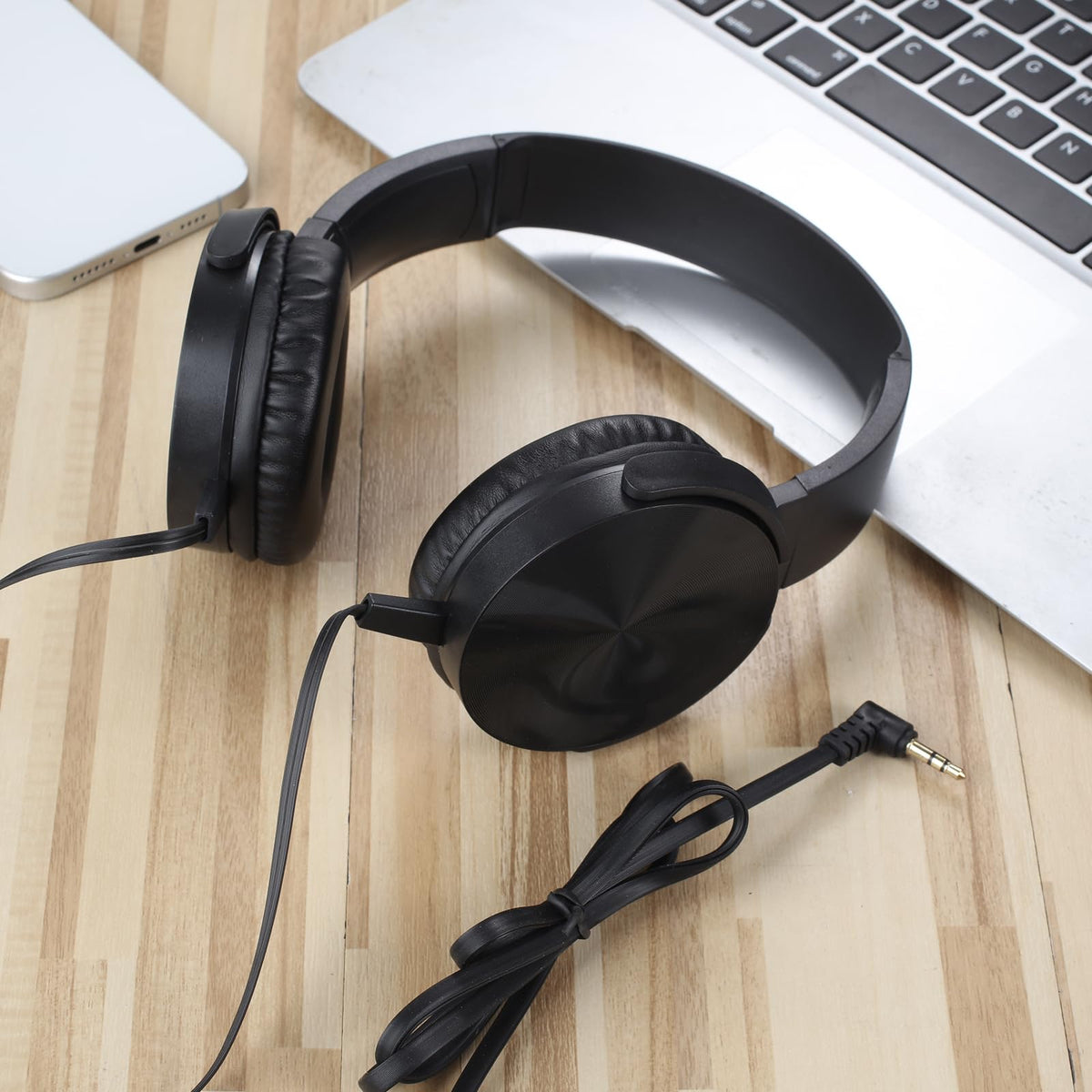 XOSDA LS450 lightweight headphones suitable for kids and adults.