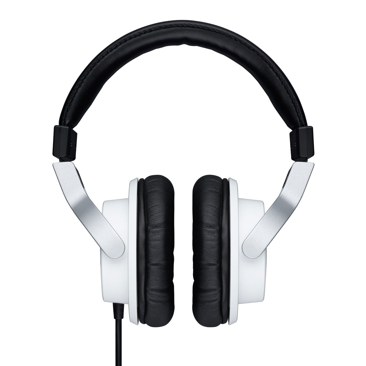 Yamaha HPH-MT7W 40mm driver close-up shows broad frequency response and accuracy