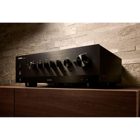 Yamaha R-N800A back panel connectivity highlighting diverse inputs for streaming and vinyl