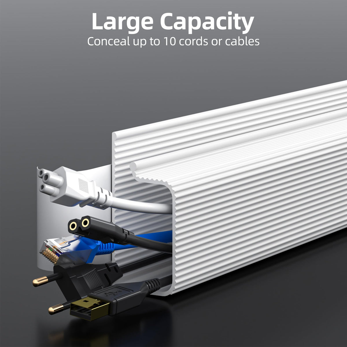 Yecaye holding multiple cables demonstrating large capacity organization