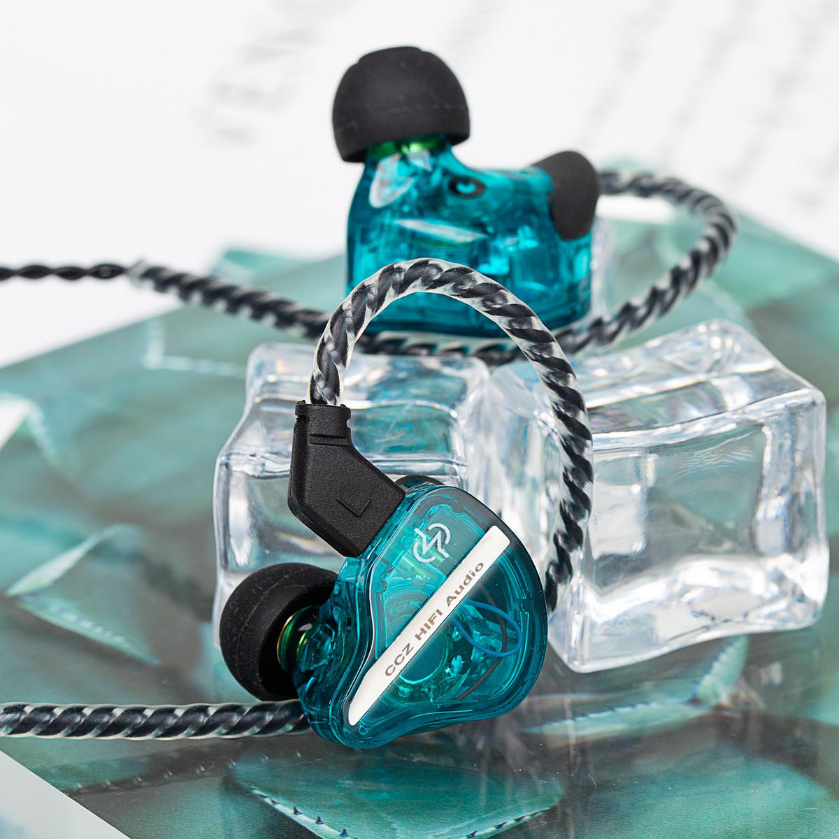 YINYOO CCZ DC01 Pro includes silicone tips and inline mic