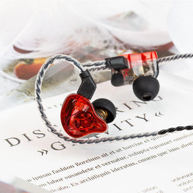 Standard 3.5mm plug compatibility for PC, phone, and players
