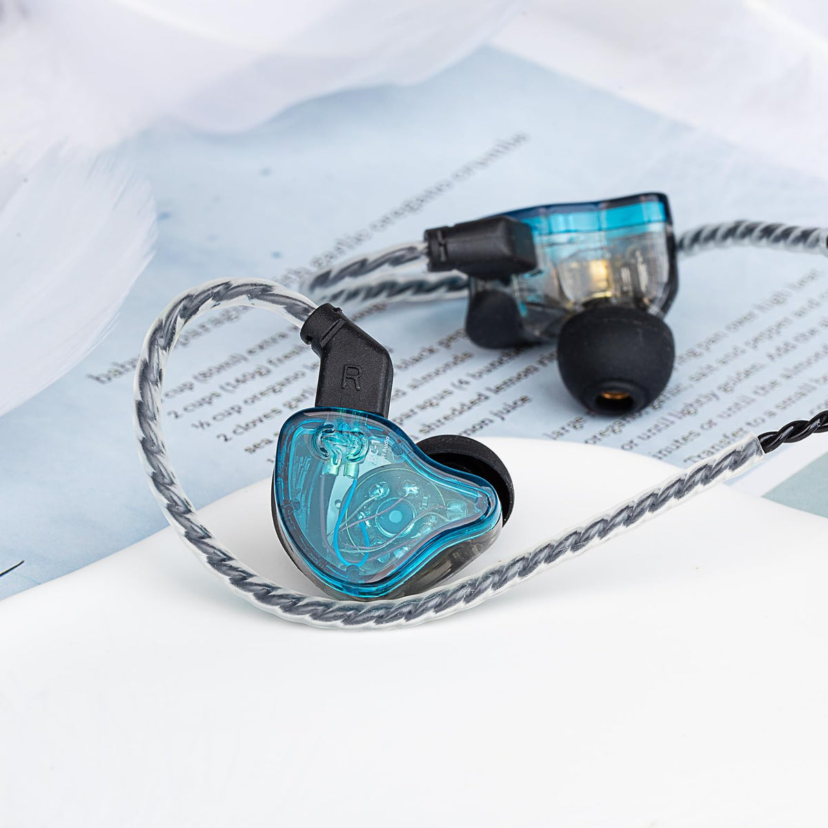 YINYOO CCZ Melody packaging included with ear tips and manual