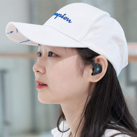 YINYOO KBEAR KS2 in-ear fit demo showing secure comfort and isolation