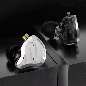 YINYOO KZ ZS10 PRO in gaming setup showing clear positional audio benefit