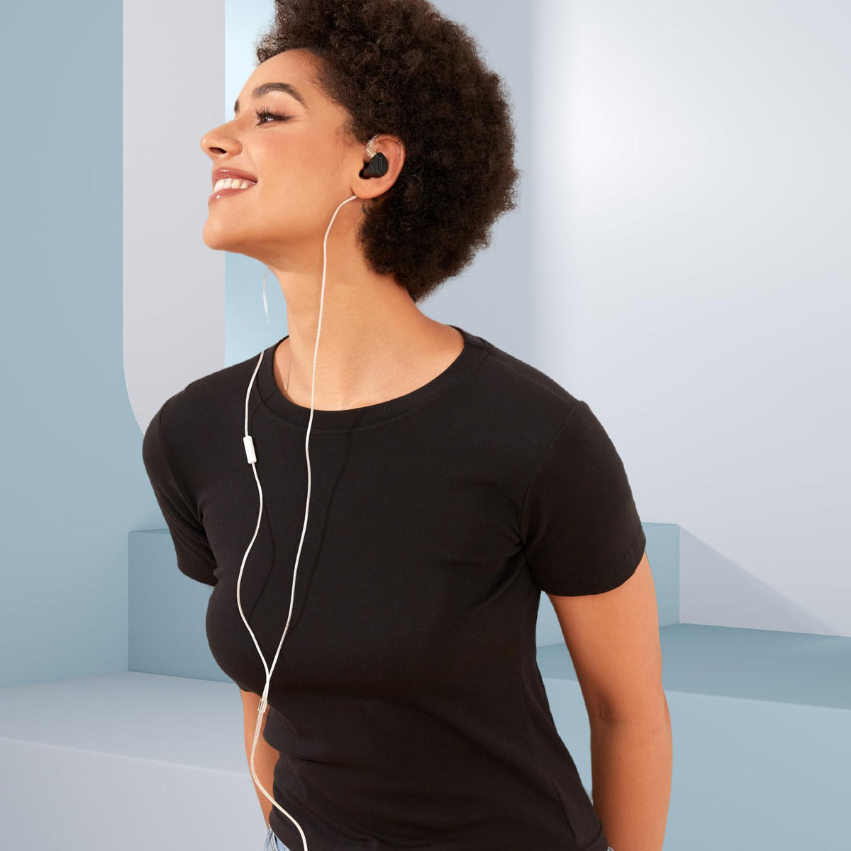26dB noise isolation helps focus in noisy environments with ZSN PRO X