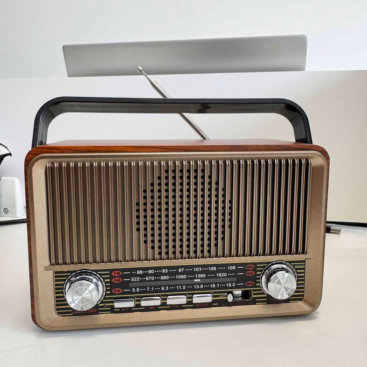 YIONGTAF radio charging via USB showing portable battery convenience