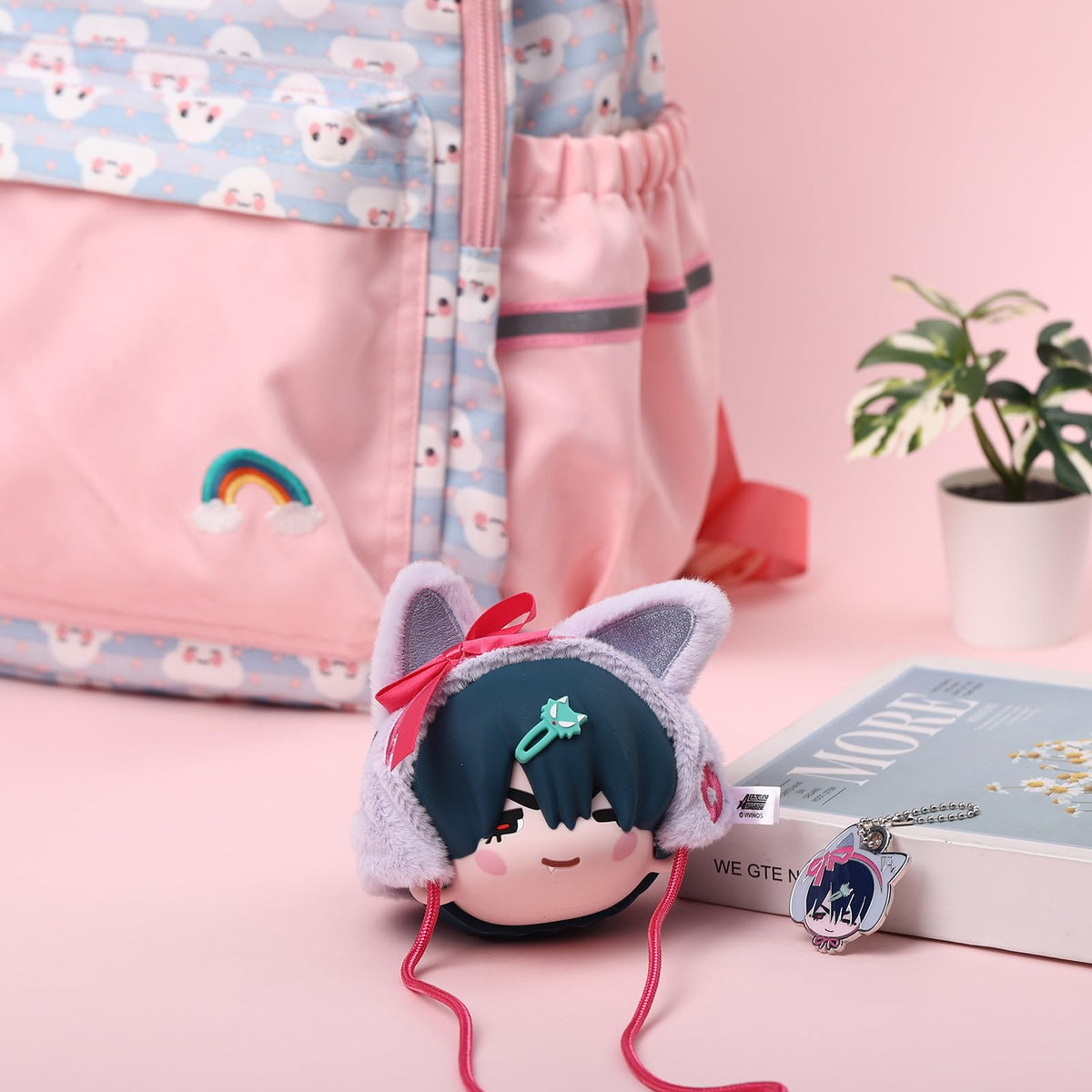 YJacuing Alien Stage keychain detail with matching metal enamel charm