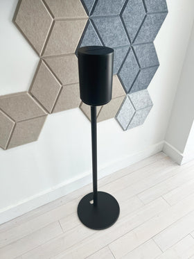 ynVISION.DESIGN cable-management stand with hidden wires for a tidy, distraction-free listening area