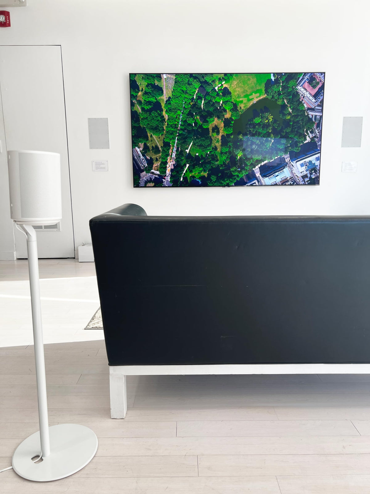 ynVISION.DESIGN floor stand with hidden cable management keeps wires out of sight
