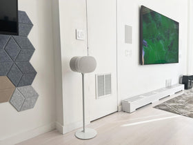 ynVISION.DESIGN sturdy base with rubber feet provides stable support on varied floors