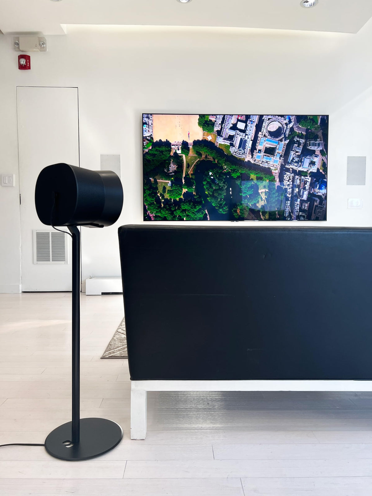 ynVISION.DESIGN two-pack setup for reliable, matching stands for paired Sonos speakers