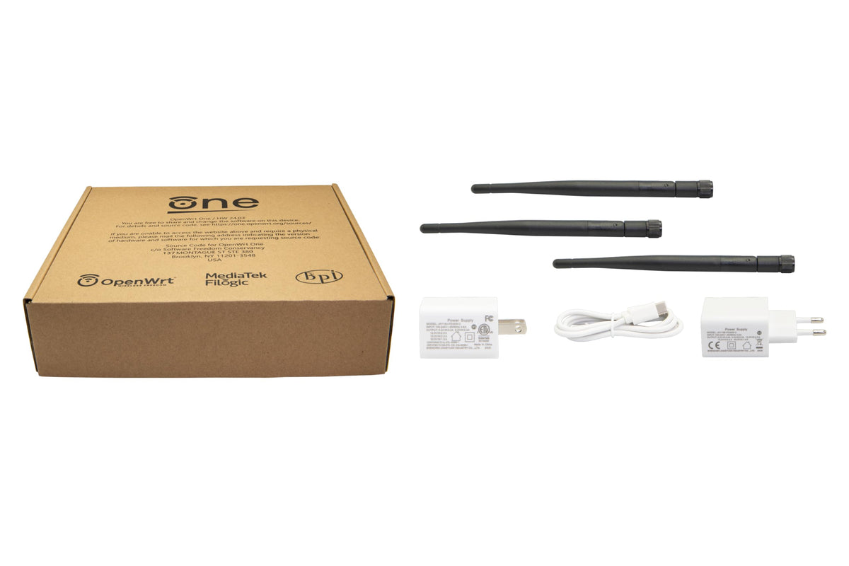 youyeetoo Banana Pi OpenWrt One compact enclosure suits desk setups.