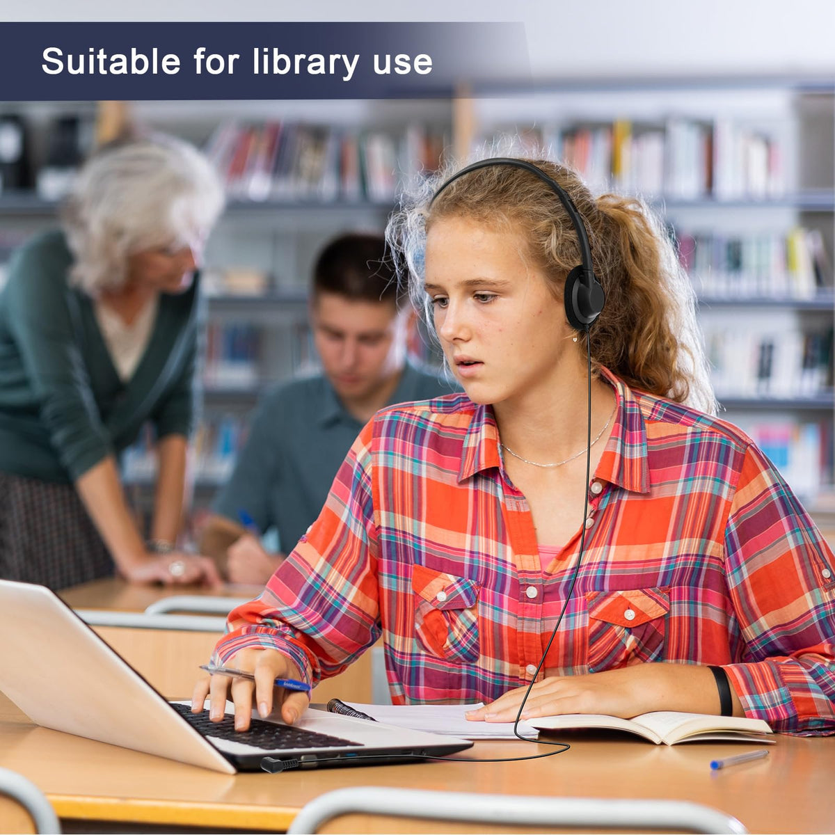 Yunsailing headphones with a 1.2 m cable to minimize tangles in classrooms.